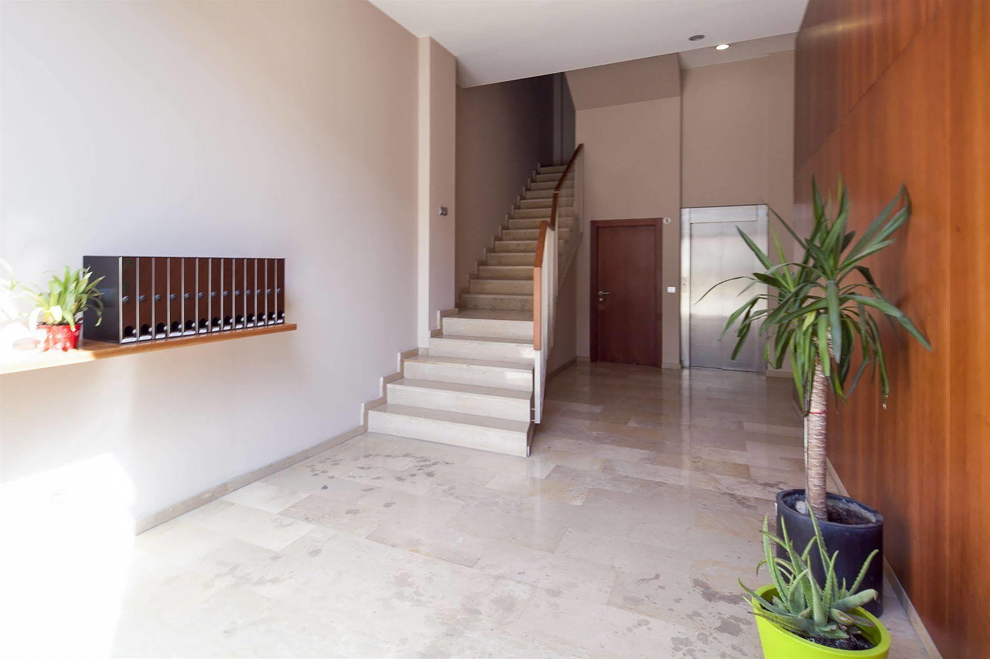 Inside Barcelona Apartments Mercat Ngoại thất bức ảnh